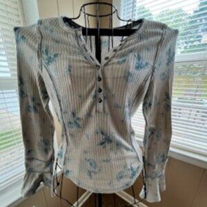 Free People Ribbed Gray/Blue Long Sleeve Shirt with Cuff Flare  SZ. M